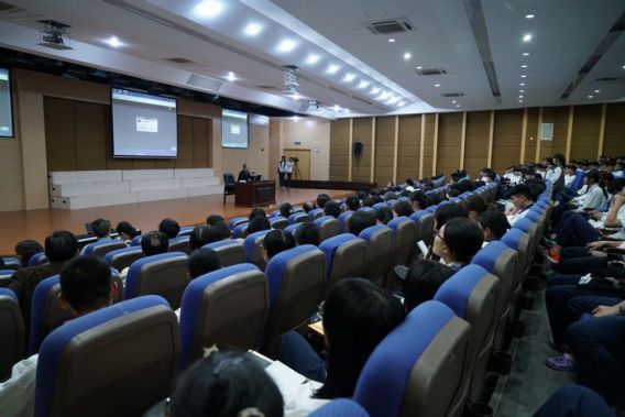 1.9 我院周方法官為中山中專(zhuān)作法治情景故事劇本創(chuàng)作指導(dǎo)594.jpg