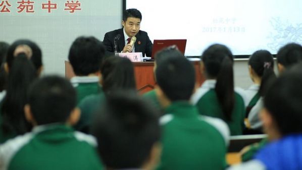 1.13 我院裴濤法官為松苑中學作法律宣講671.jpg