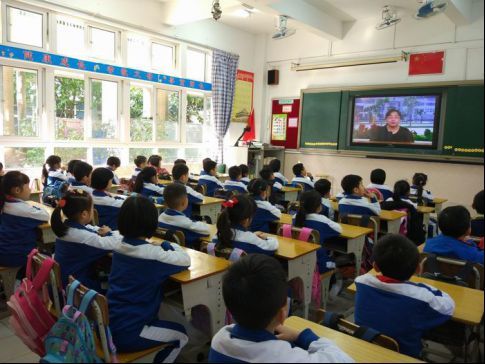 3.24關(guān)愛祖國花朵  呵護健康成長——我院刑一庭徐昶潔法官為石岐中心小學講法治課538.jpg